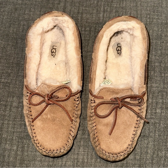 Ugg moccasins - Picture 1 of 11
